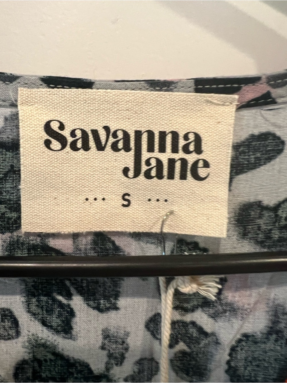 NWT Savanna Jane V-Neck Top with Multicolor Embroidery Size Small - Picture 2 of 16
